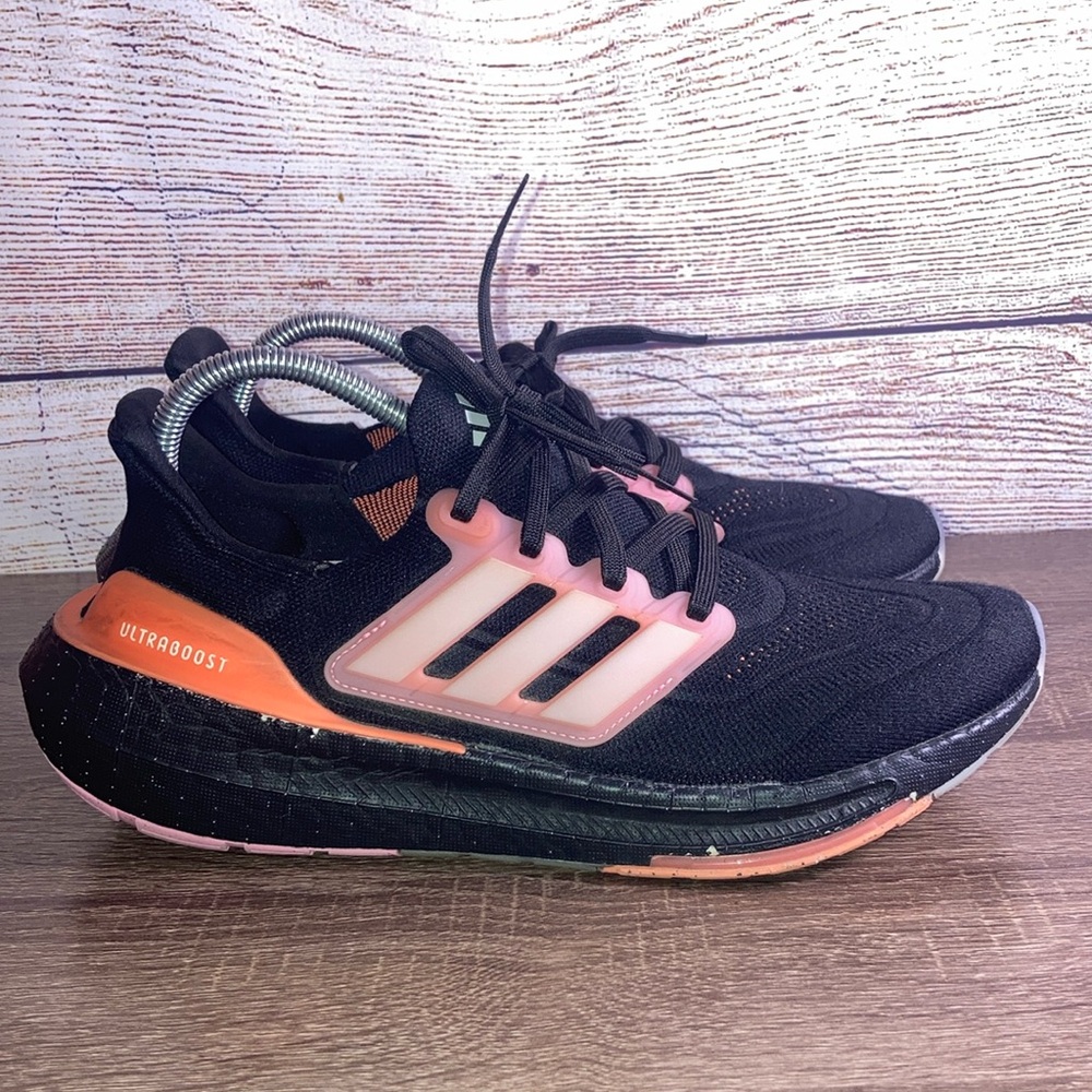 Pre Owned Adidas Women's Black ULTRABOOST LIGHT Running Shoes HQ8599 Size 10.5 - Picture 1 of 9